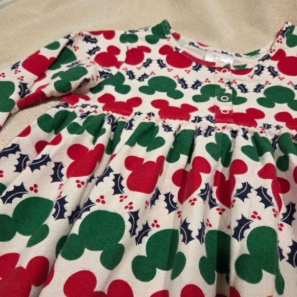 Hanna Andersson Disney Christmas Nightgown, Size 8 (130) - Picture 3 of 10